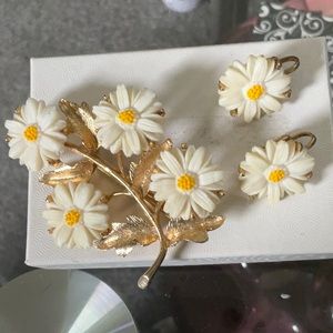 Vintage Daisy Flower Pin and Clip Earrings